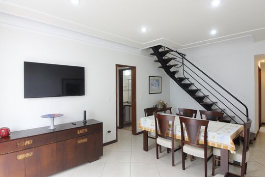 Sala 1 de apartamento para alugar com 5 quartos, 220m² em Algodoal, Cabo Frio