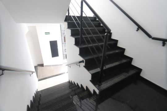 Escada de apartamento à venda com 1 quarto, 25m² em Quinta da Paineira, São Paulo