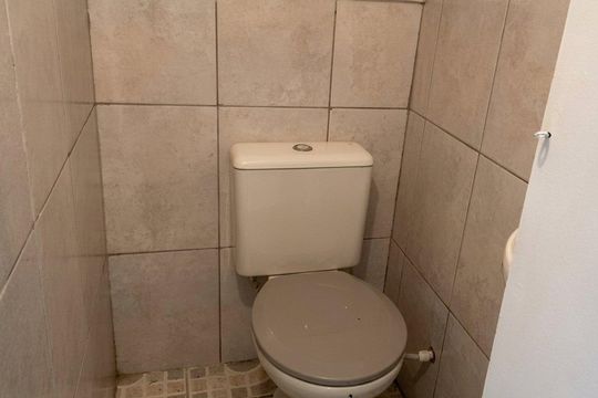 Banheiro de apartamento para alugar com 1 quarto, 42m² em Jardim Goiás, Goiânia