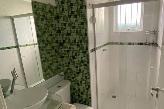 Banheiro de apartamento para alugar com 1 quarto, 42m² em Jardim Goiás, Goiânia