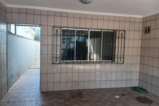 Garagem de casa à venda com 3 quartos, 249m² em Jardim Presidente Dutra, Guarulhos