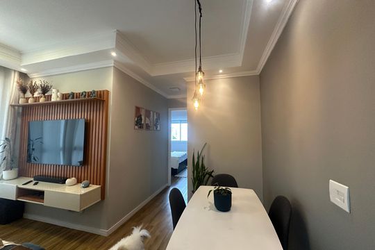 Sala de apartamento à venda com 1 quarto, 42m² em Jardim Tupanci, Barueri