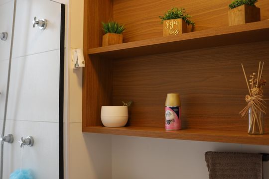 Banheiro de apartamento à venda com 1 quarto, 42m² em Jardim Tupanci, Barueri
