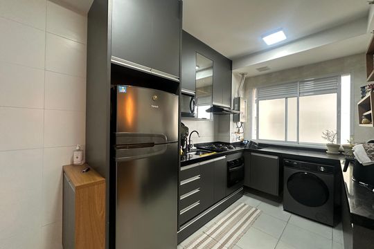 Cozinha de apartamento à venda com 1 quarto, 42m² em Jardim Tupanci, Barueri