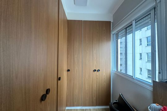 Closet do quarto de apartamento à venda com 1 quarto, 42m² em Jardim Tupanci, Barueri