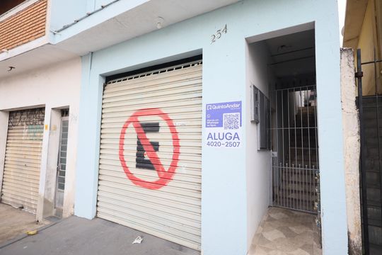 Fachada de casa para alugar com 1 quarto, 32m² em Mutinga, Osasco