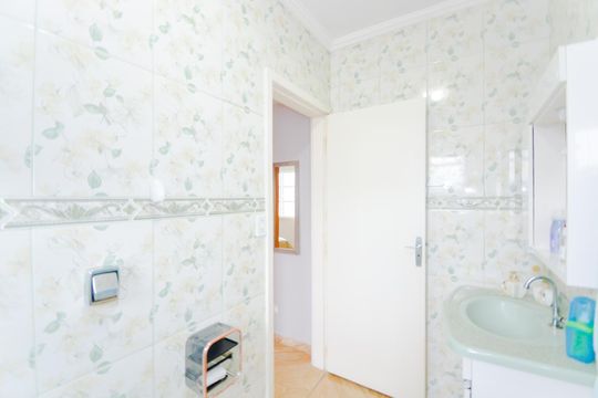 Banheiro da Suíte de casa à venda com 3 quartos, 200m² em Jardim Palmira, Guarulhos