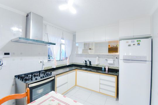 Cozinha de casa à venda com 3 quartos, 200m² em Jardim Palmira, Guarulhos
