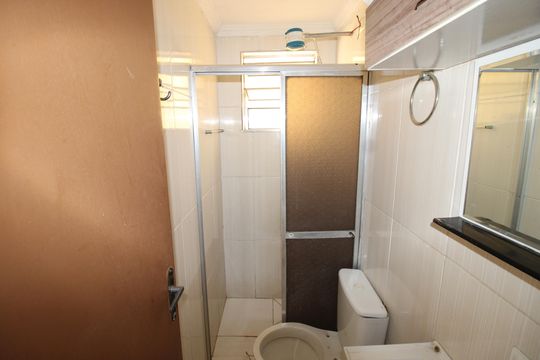 Banheiro de casa para alugar com 1 quarto, 100m² em Jardim Marilu, São Paulo