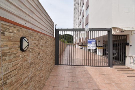Placa de apartamento à venda com 3 quartos, 131m² em Centro Cívico, Curitiba
