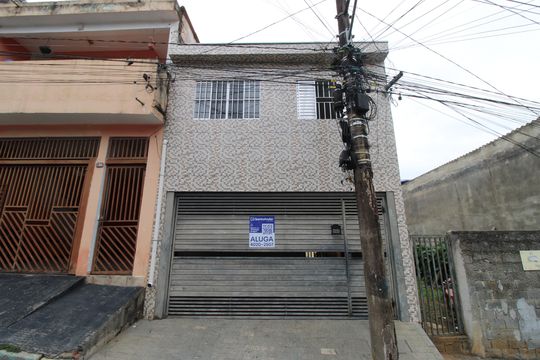 Fachada de casa para alugar com 2 quartos, 100m² em Jardim Marilu, São Paulo