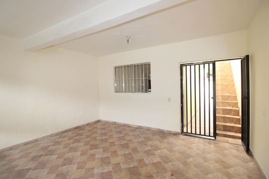 Garagem de casa para alugar com 2 quartos, 100m² em Jardim Marilu, São Paulo