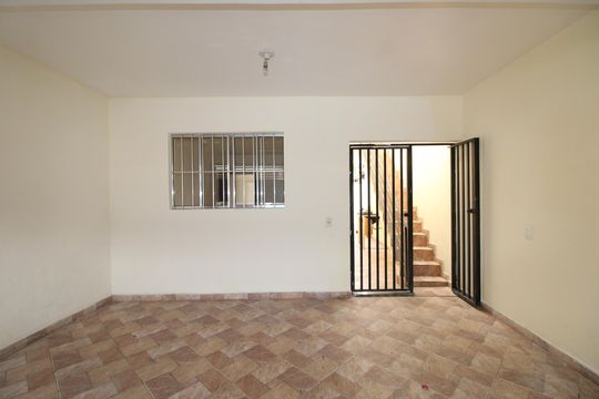 Garagem de casa para alugar com 2 quartos, 100m² em Jardim Marilu, São Paulo