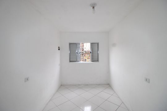 Quarto 2 de casa para alugar com 2 quartos, 100m² em Jardim Marilu, São Paulo