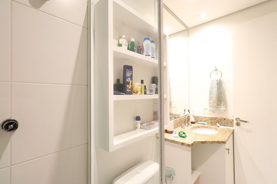 Banheiro Social de apartamento para alugar com 2 quartos, 57m² em Pompeia, São Paulo
