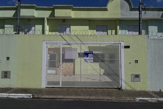 Fachada+Placa  de casa para alugar com 2 quartos, 86m² em Burgo Paulista, São Paulo