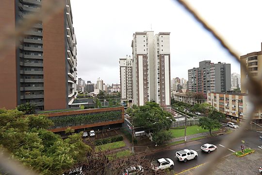 Vista da Suíte de apartamento para alugar com 2 quartos, 86m² em Boa Vista, Porto Alegre