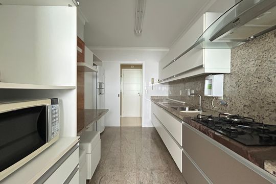 Cozinha de apartamento para alugar com 2 quartos, 95m² em Centro, Florianópolis