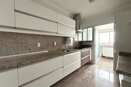 Cozinha de apartamento para alugar com 2 quartos, 95m² em Centro, Florianópolis