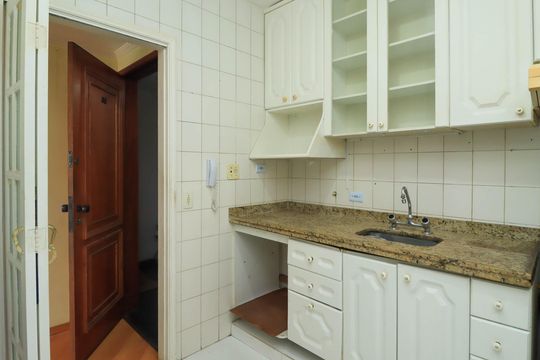 Cozinha de apartamento à venda com 2 quartos, 84m² em Vila Suzana, São Paulo