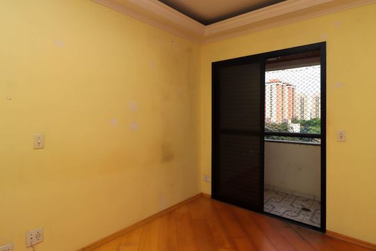 Quarto de serviço de apartamento à venda com 2 quartos, 84m² em Vila Suzana, São Paulo