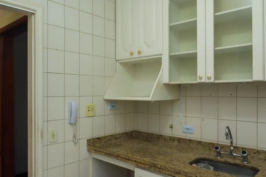 Cozinha de apartamento à venda com 2 quartos, 84m² em Vila Suzana, São Paulo