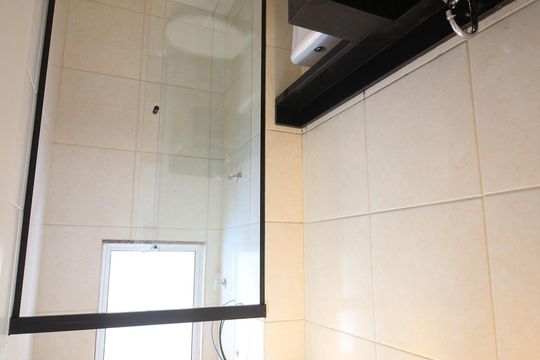 Banheiro de apartamento para alugar com 2 quartos, 50m² em Bairro da Glória, Contagem