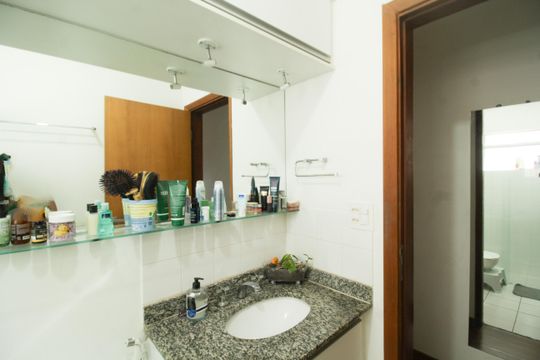 Banheiro de casa à venda com 3 quartos, 180m² em Vila dos Remedios, São Paulo