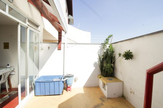 Quintal de casa à venda com 3 quartos, 180m² em Vila dos Remedios, São Paulo