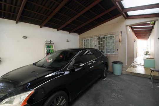 Garagem de casa à venda com 3 quartos, 180m² em Vila dos Remedios, São Paulo