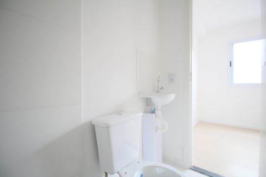 Banheiro de kitnet/studio à venda com 1 quarto, 17m² em Vila Andrade, São Paulo