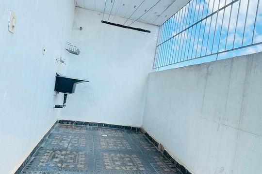 Área de Serviço de casa para alugar com 2 quartos, 100m² em Jardim das Palmeiras, Embu das Artes