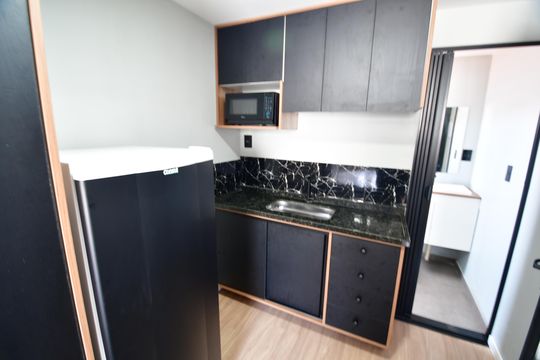 Cozinha de kitnet/studio para alugar com 1 quarto, 15m² em Taquaral, Campinas