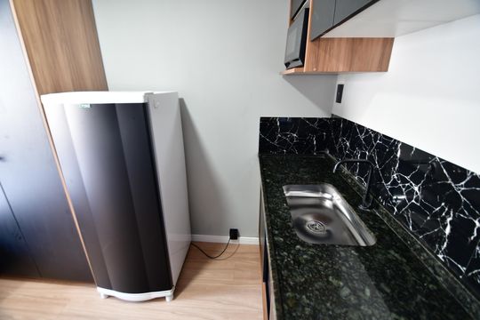 Cozinha de kitnet/studio para alugar com 1 quarto, 15m² em Taquaral, Campinas
