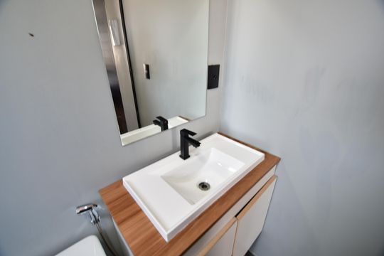 Banheiro de kitnet/studio para alugar com 1 quarto, 15m² em Taquaral, Campinas