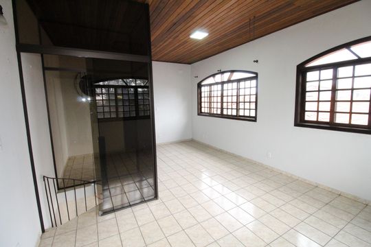Edícula Sala de casa para alugar com 4 quartos, 170m² em Residencial Tatetuba, São José dos Campos