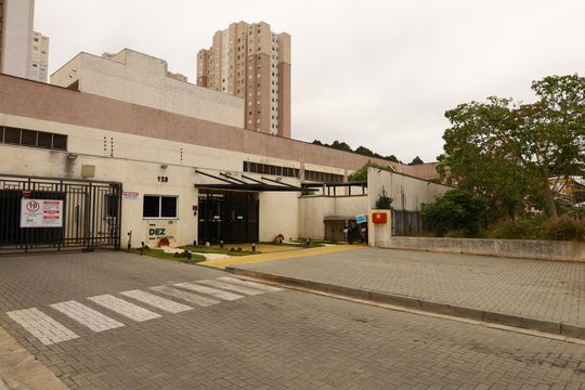 Fachada do condomínio de apartamento à venda com 2 quartos, 43m² em Vila Carmosina, São Paulo
