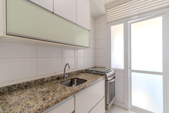 Cozinha de apartamento à venda com 2 quartos, 90m² em Santo Amaro, São Paulo