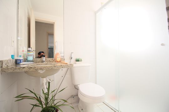 Banheiro da Suíte de apartamento à venda com 2 quartos, 73m² em Jardim Henriqueta, Taboão da Serra