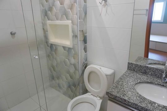 Banheiro da Suíte de apartamento à venda com 1 quarto, 56m² em Chácara do Solar Iii, Santana de Parnaíba