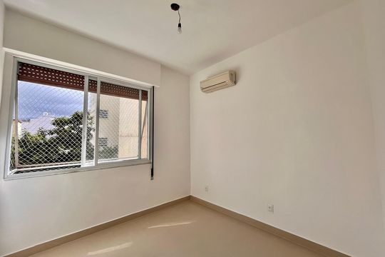 Quarto 1 de apartamento à venda com 3 quartos, 80m² em Ipanema, Rio de Janeiro