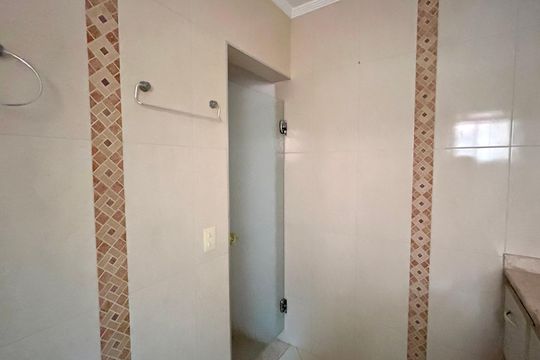 Banheiro da Suíte de casa para alugar com 2 quartos, 100m² em Parque Continental, Guarulhos