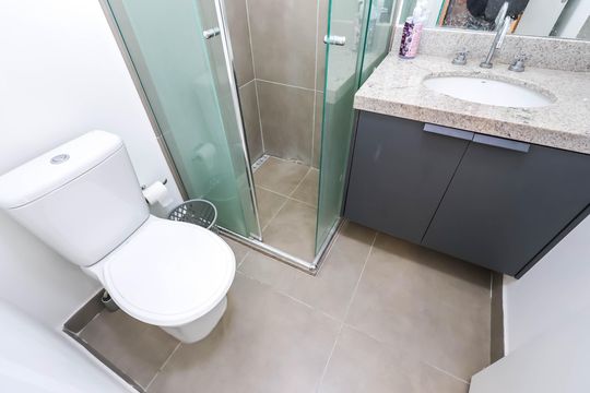 Banheiro de kitnet/studio para alugar com 1 quarto, 24m² em Liberdade, São Paulo