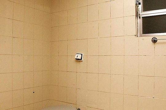 Banheiro social de apartamento à venda com 3 quartos, 93m² em Santana, Porto Alegre