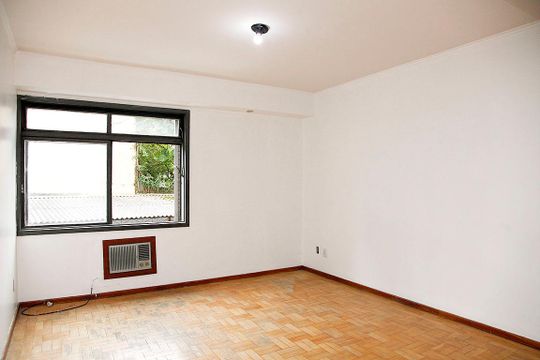 Sala de apartamento à venda com 3 quartos, 93m² em Santana, Porto Alegre