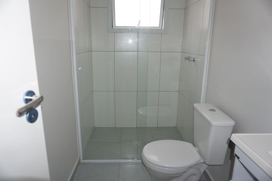 Banheiro da Suíte de apartamento para alugar com 2 quartos, 82m² em Parque Esplanada, Embu das Artes