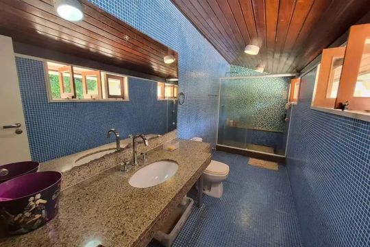 Banheiro de casa de condomínio à venda com 4 quartos, 519m² em Vargem Grande, Rio de Janeiro