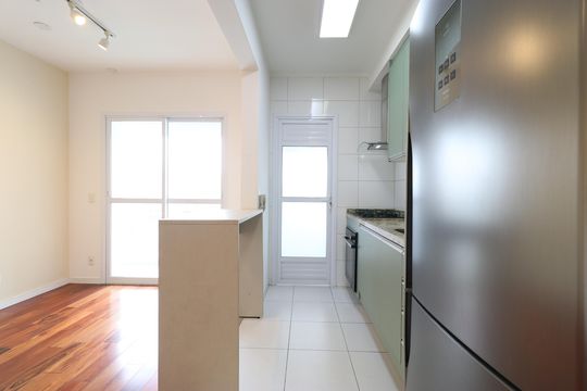 Cozinha e Área de serviço  de apartamento para alugar com 1 quarto, 45m² em Várzea da Barra Funda, São Paulo