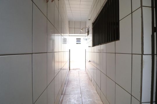 Corredor de casa para alugar com 5 quartos, 170m² em Presidente Roosevelt, Uberlândia