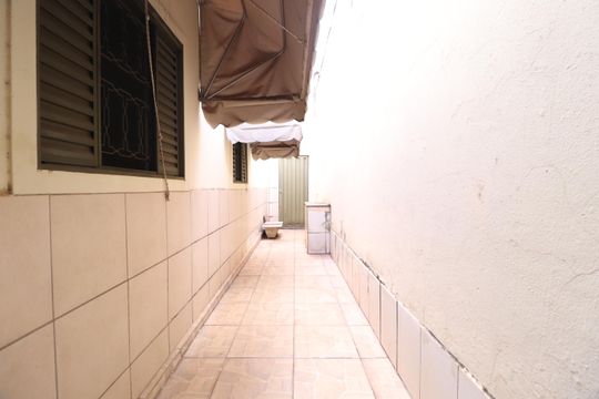 Corredor de casa para alugar com 5 quartos, 170m² em Presidente Roosevelt, Uberlândia
